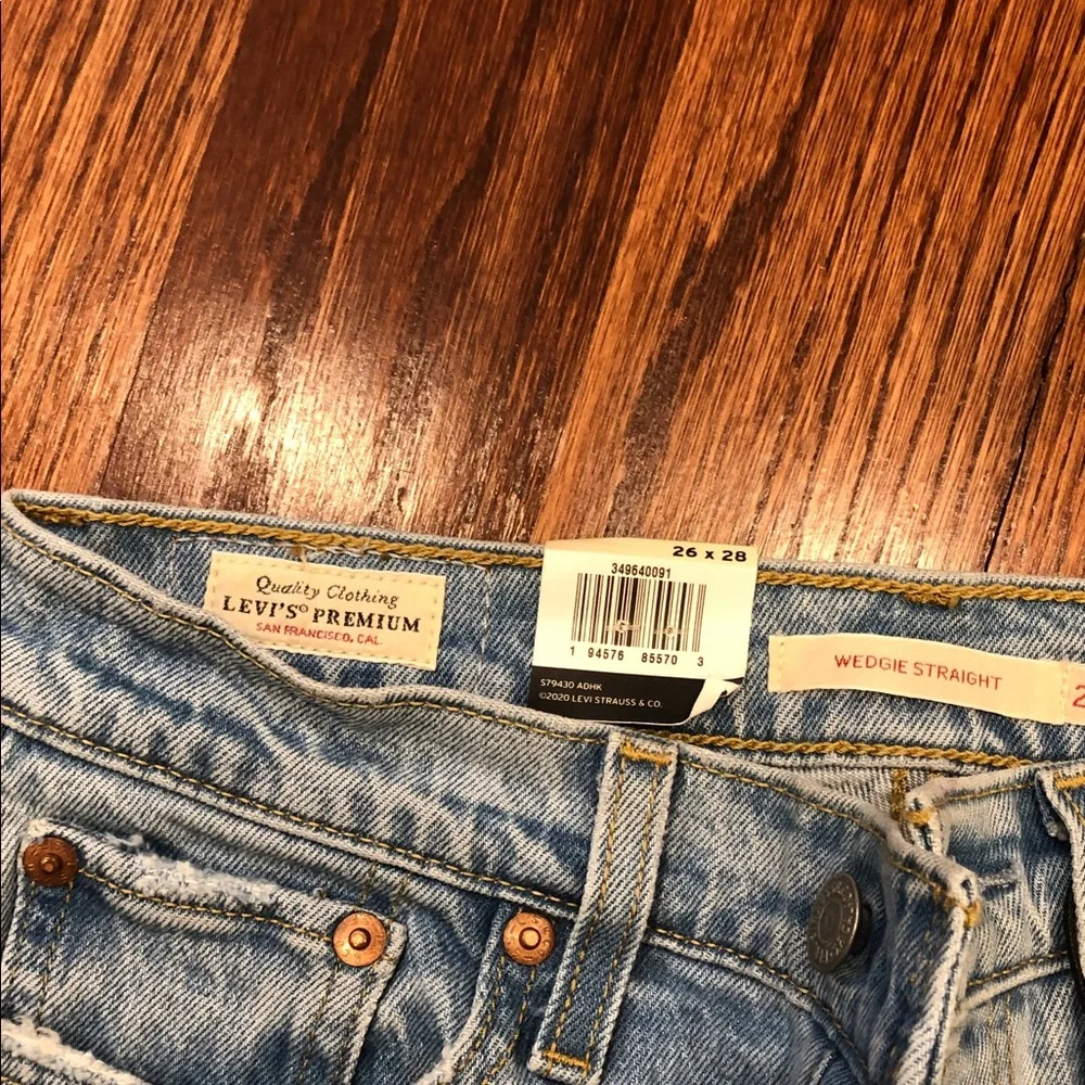 Levi's Light Blue Ripped Jeans.SZ 26. NWT - Picture 4 of 10